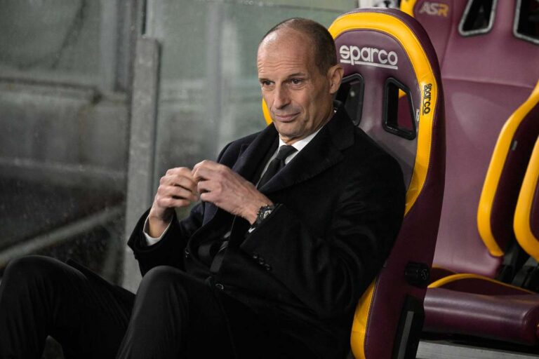 Allegri osserva contro la Roma
