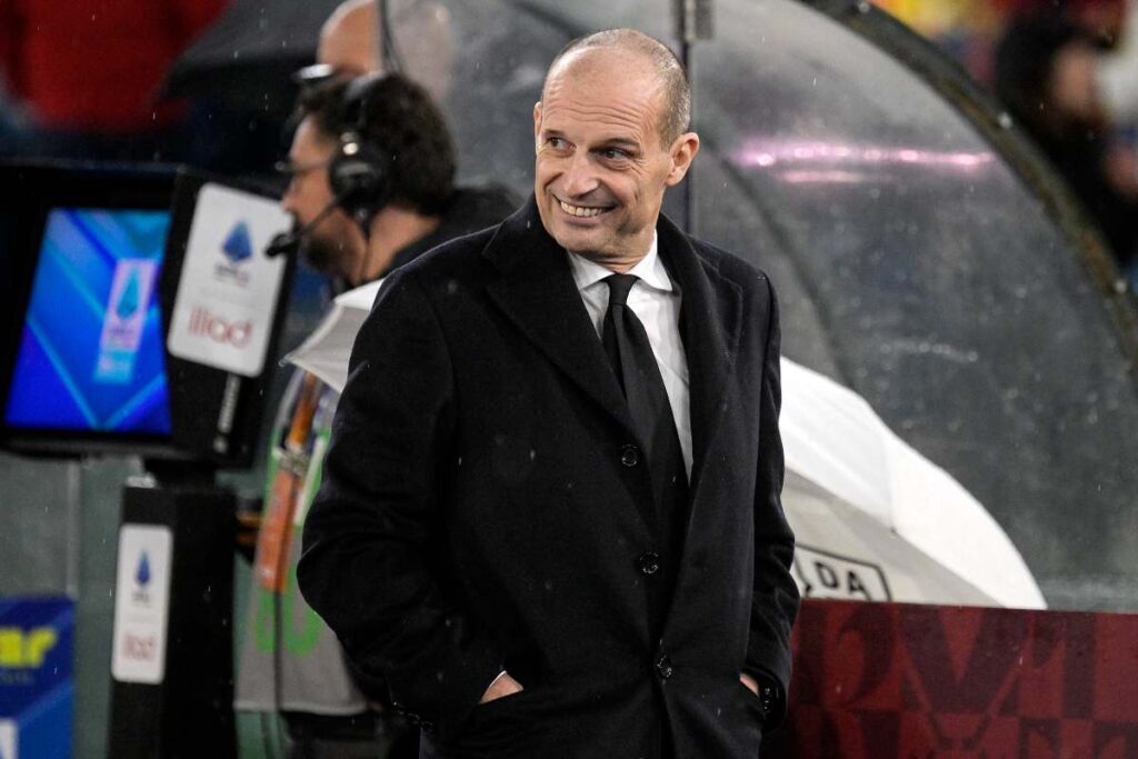 Allegri in panchina durante una partita del Milan.