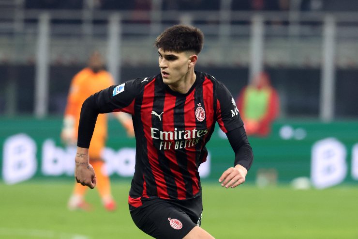Bartesaghi in campo con la maglia del Milan a San Siro