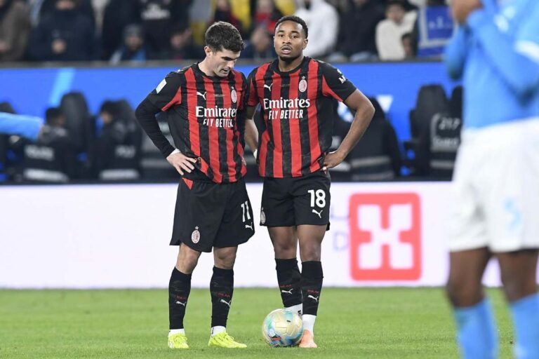 Christopher Nkunku e Christian Pulisic, attaccanti del Milan, nel corso del match contro il Napoli