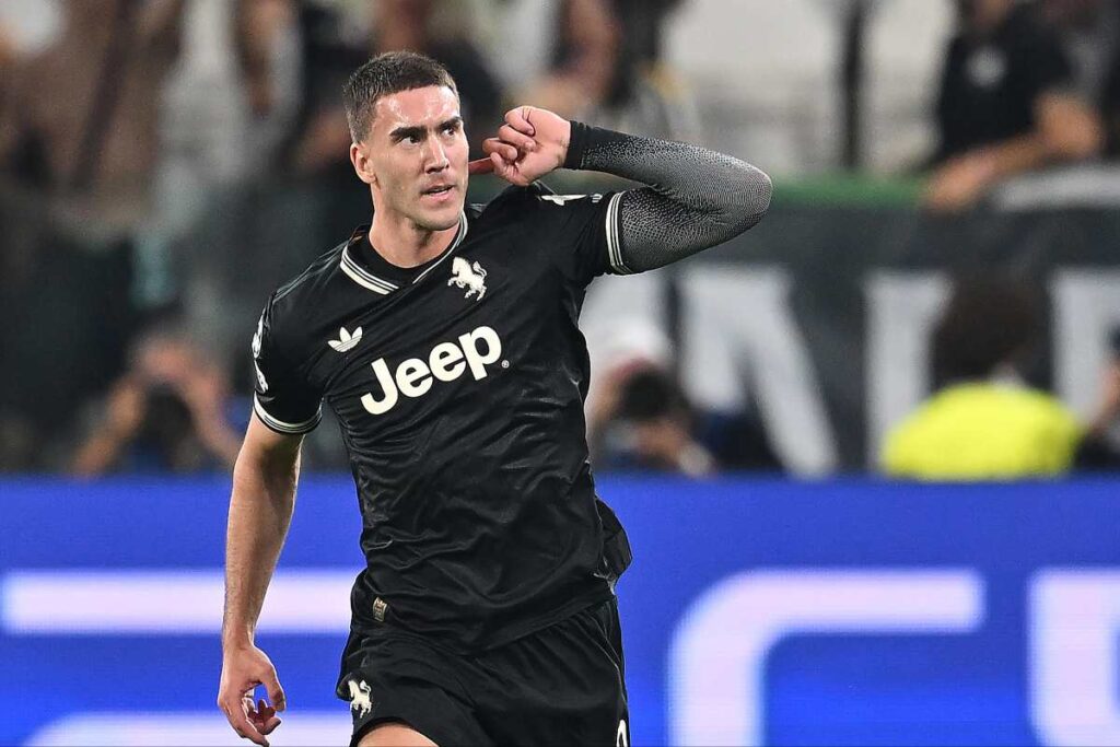 Vlahovic esulta dopo una rete con la Juventus