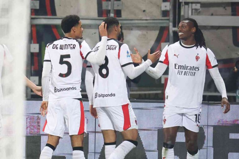 Giocatori del Milan in esultanza dopo il gol