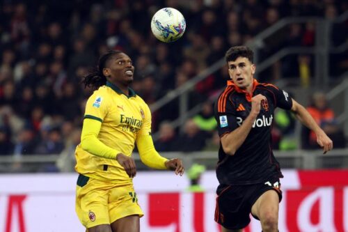 Leao durante Milan Como a San Siro