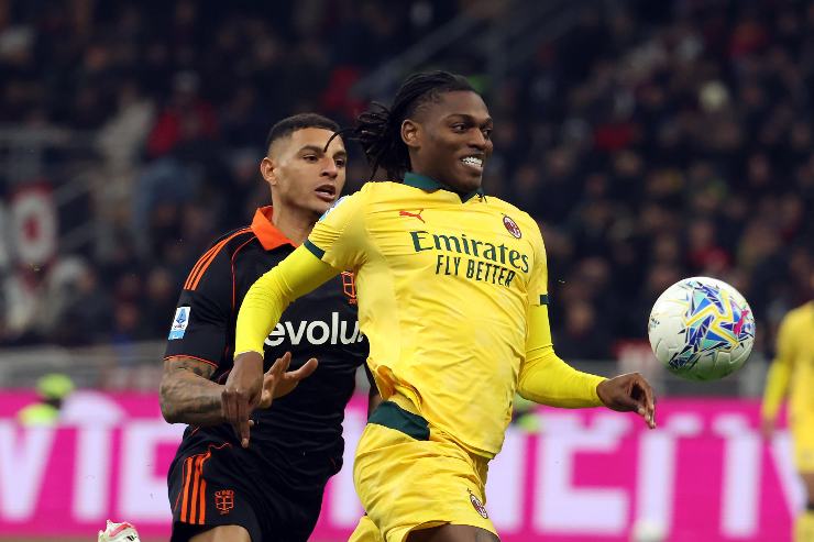 Leao in campo con il Milan a San Siro