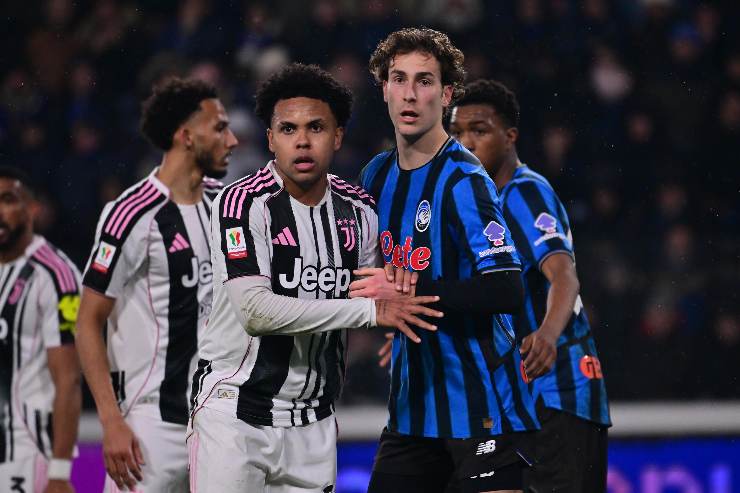 Mckennie duella con un calciatore del'Atalanta