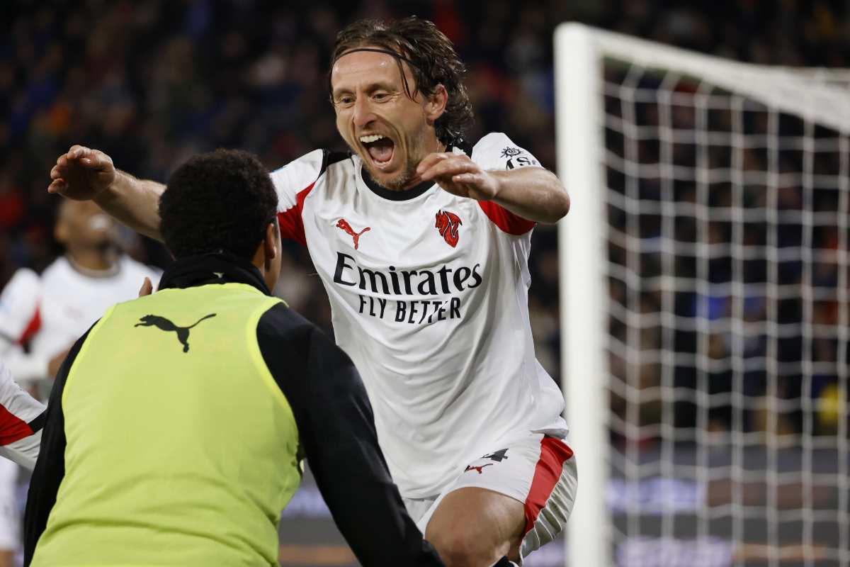 Luka Modric segna il gol vittoria nella partita tra Pisa e Milan