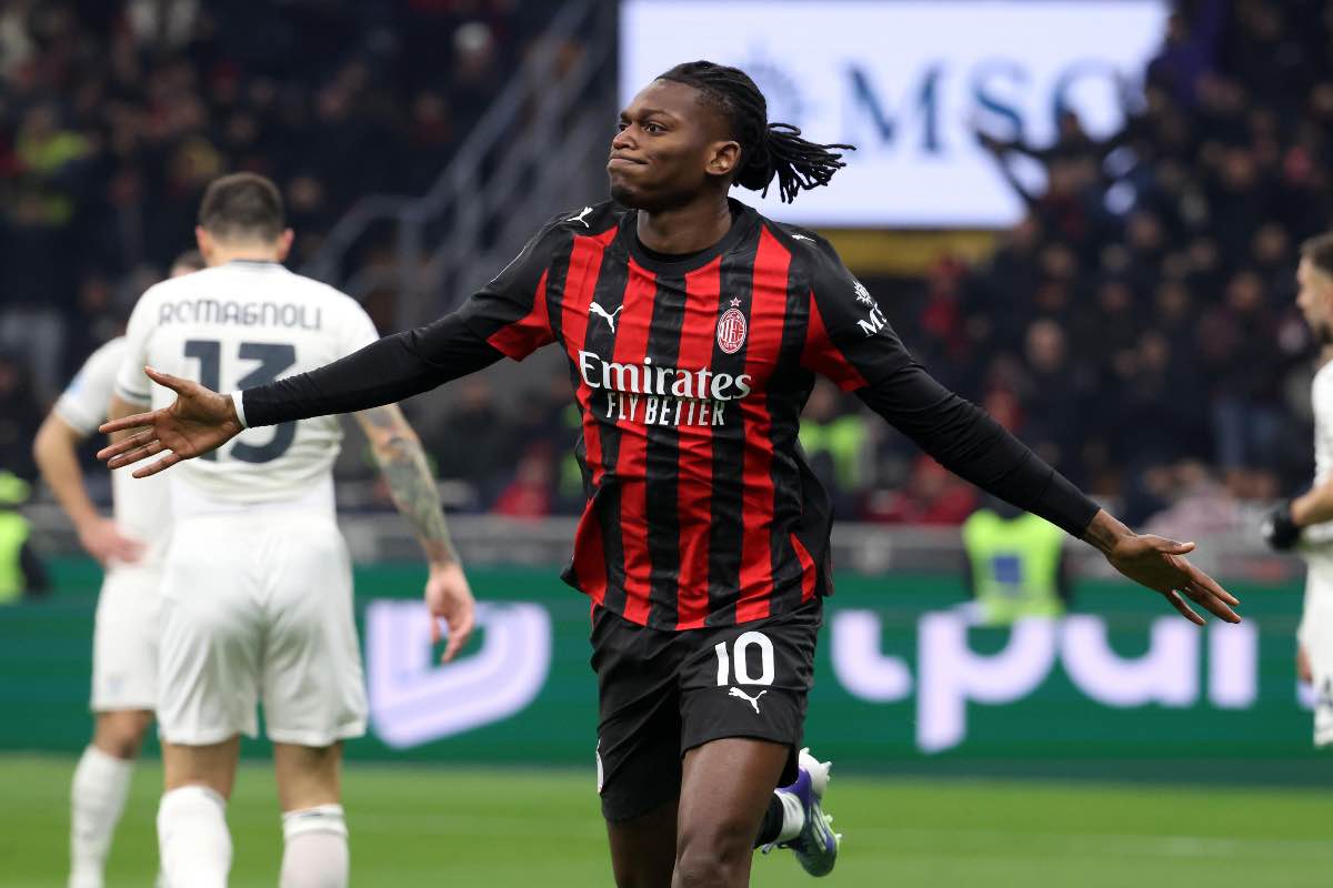 Leao esulta contro la Lazio.