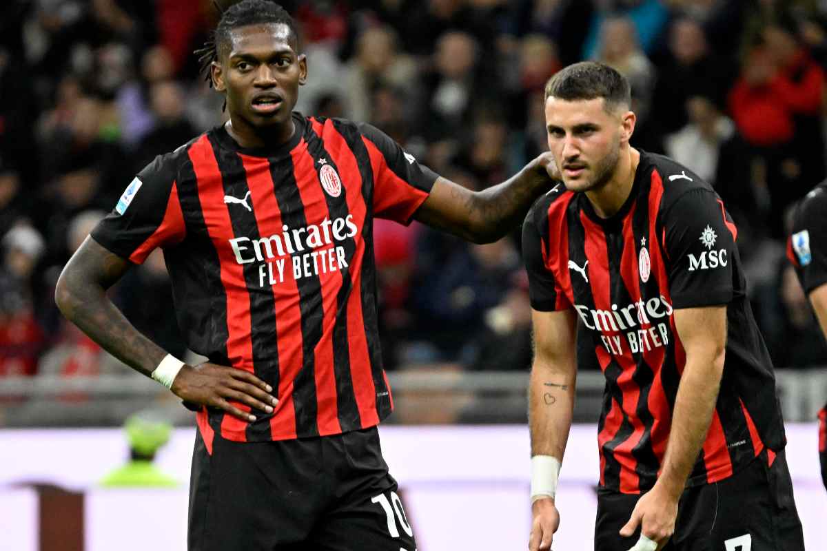 Santiago Gimenez e Rafael Leao in campo