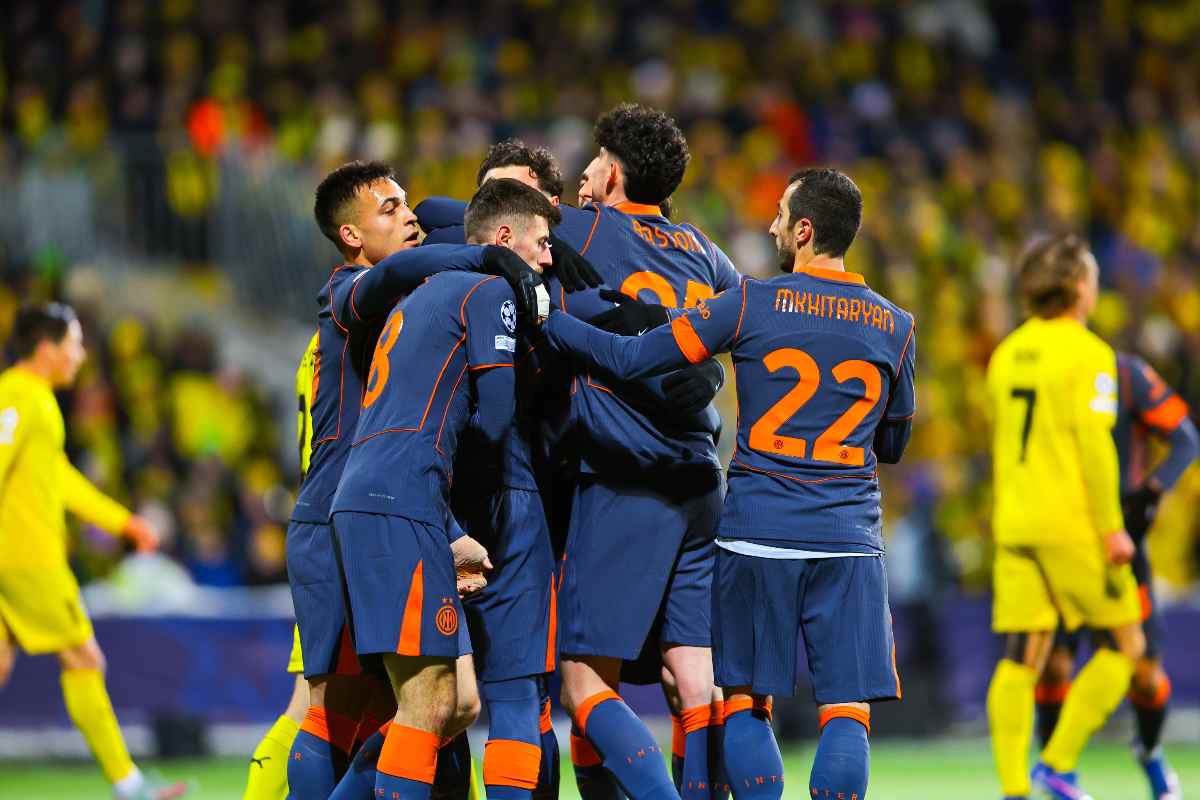 I giocatori dell'Inter esultano dopo un gol segnato