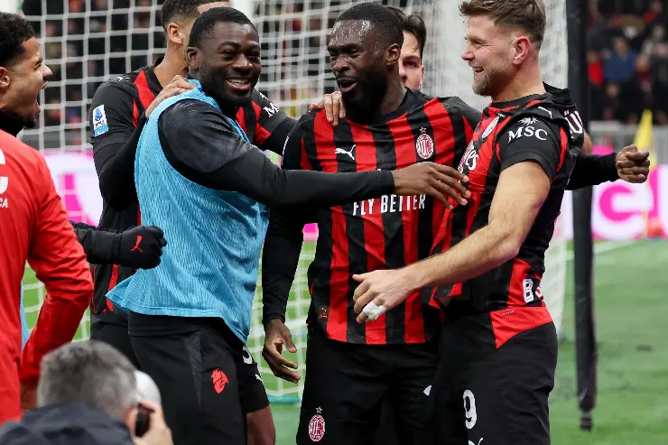 Il Milan esulta in gruppo