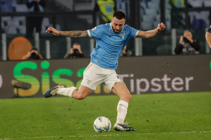Gila in campo con la maglia della Lazio