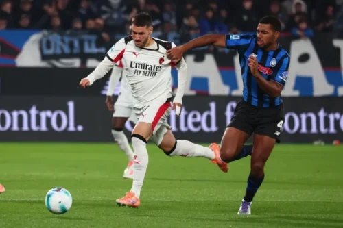 Gimenez in campo contro l'Atalanta