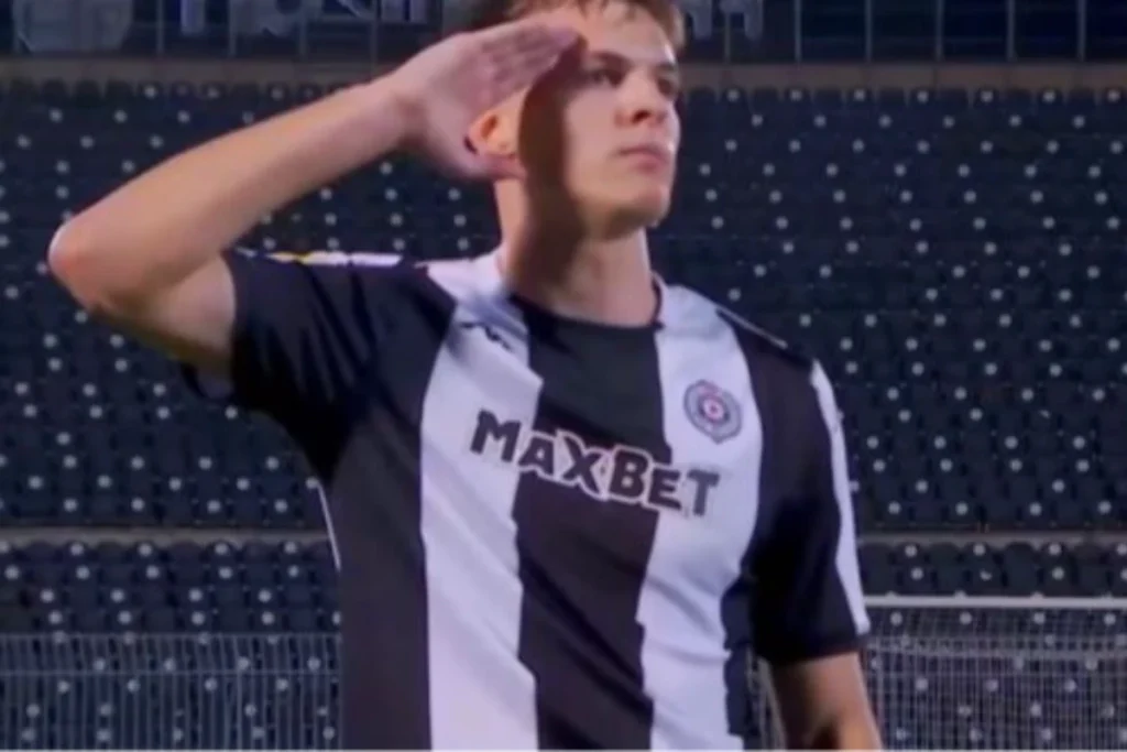 Kostic esulta dopo un gol