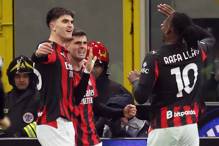 Leao e Pulisc esultano dopo un gol