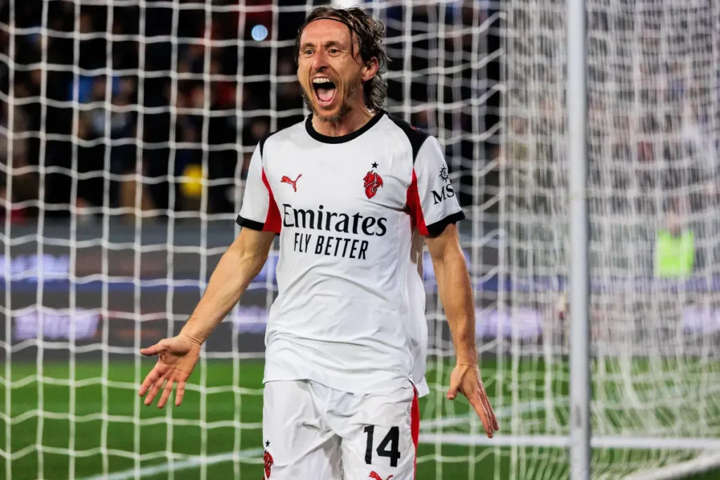 Luka Modric festeggia il gol con il Milan