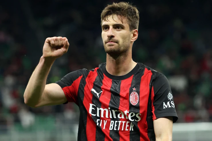 Matteo Gabbia, difensore del Milan, nel corso del match contro il Monza