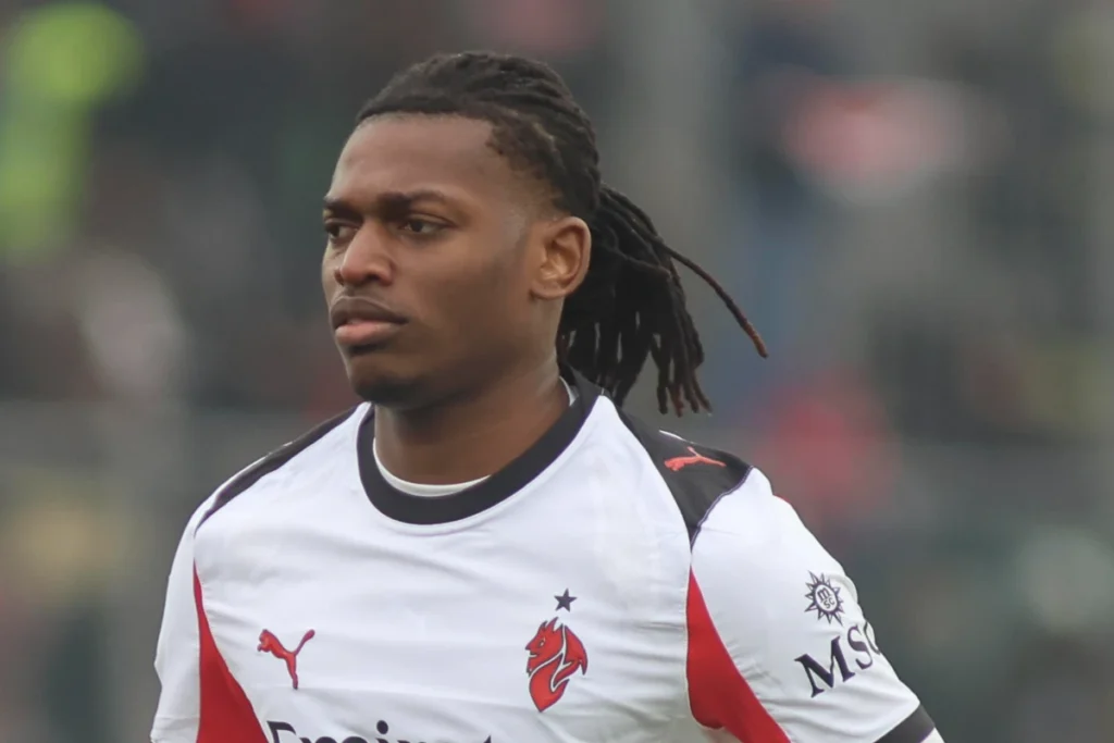 Rafael Leao in campo con il Milan