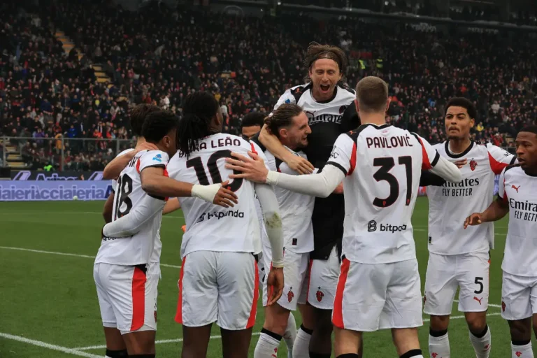 Calciatori del Milan in gruppo