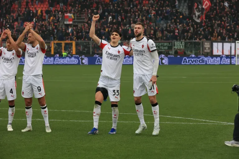 Pavlovic e Bartesaghi esultano con il Milan