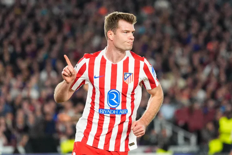 Alexander Sorloth, attaccante dell'Atletico Madrid, esulta dopo la rete realizzata contro il Barcellona