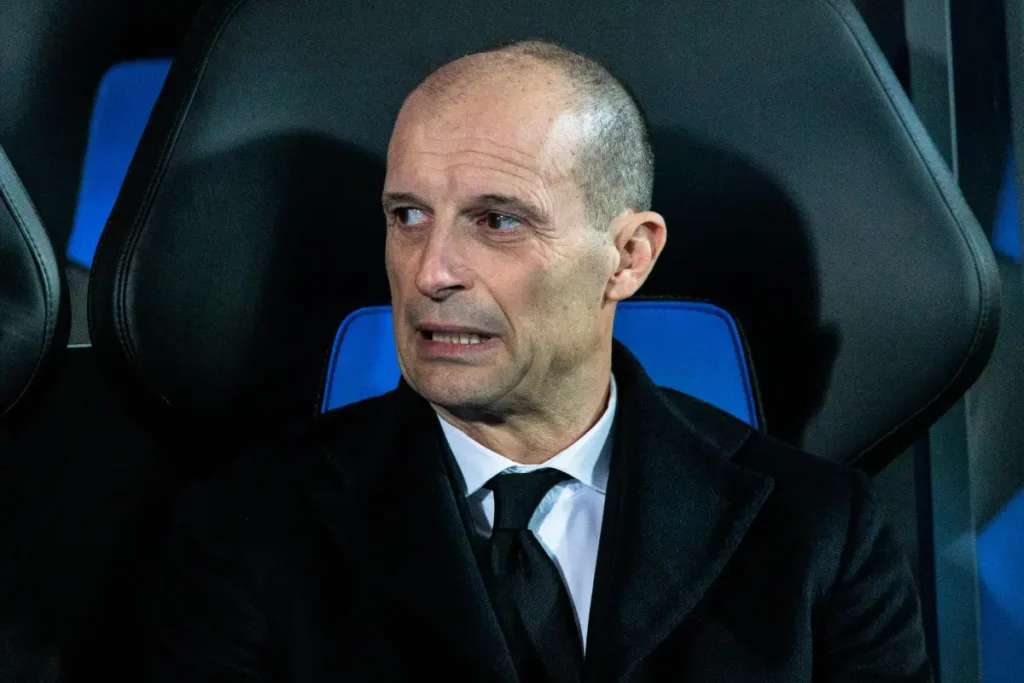 Allegri seduto in panchina