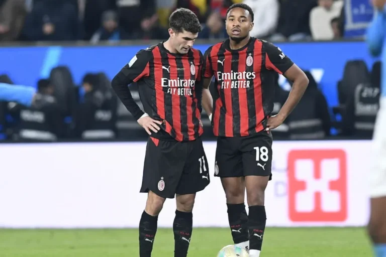 Christian Pulisic attaccante Milan in partita, contesto calciomercato offensivo
