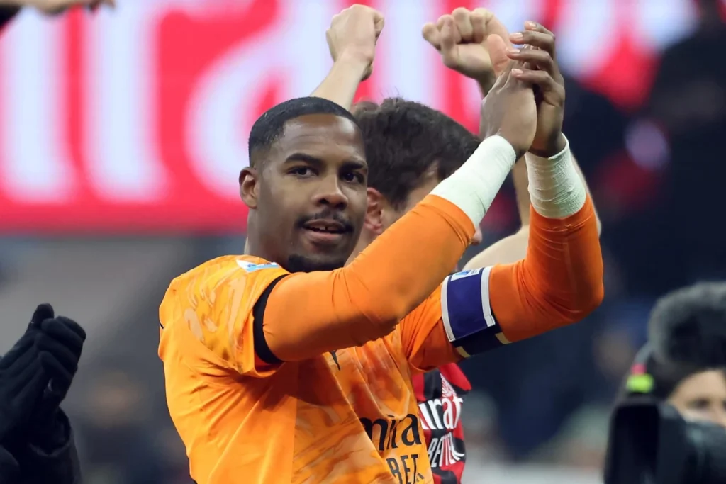 Maignan esulta sotto la curva