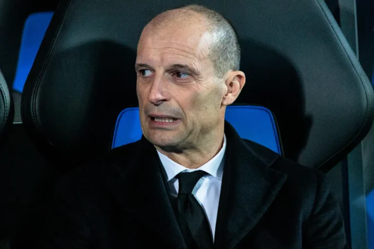 Massimiliano Allegri allenatore Milan in panchina durante la partita di Serie A