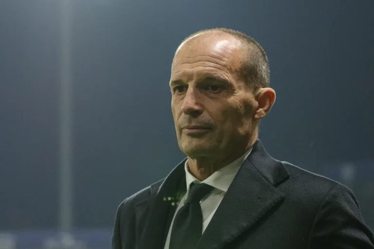 Massimiliano Allegri, allenatore del Milan, nel corso del match contro contro il Parma