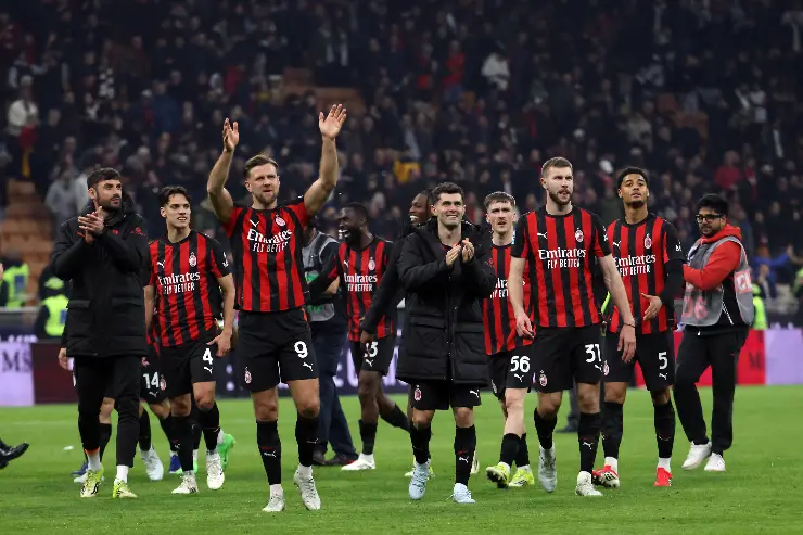 Il gruppo squadra del Milan e le riflessioni di Allegri sul mercato