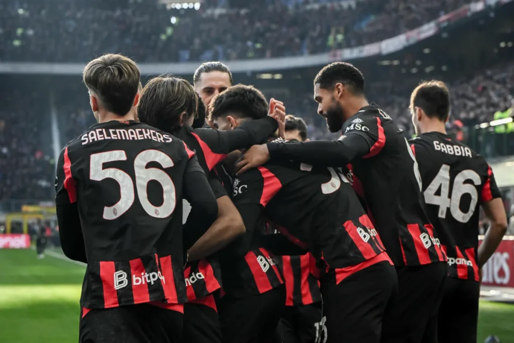 Il Milan esulta dopo il gol di Bartesaghi