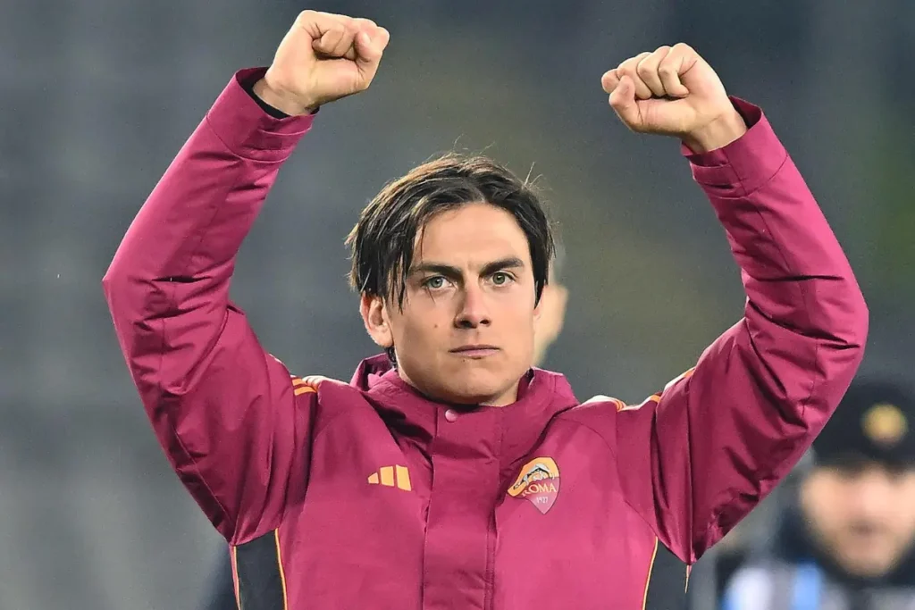 Dybala esulta per la vittoria della Roma