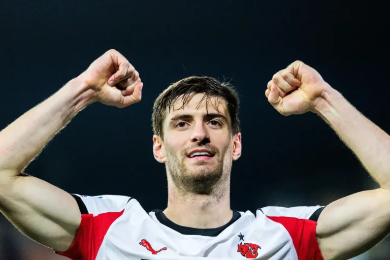 Matteo Gabbia difensore Milan esulta durante una partita