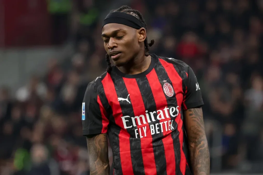 Leao amareggiato con il Milan