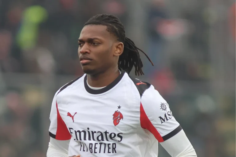 Leao in partita con il Milan