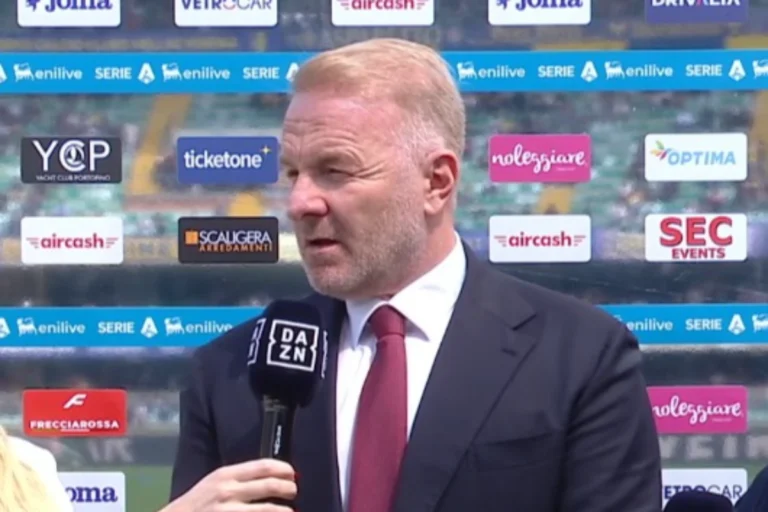 Igli Tare, direttore sportivo del Milan, durante un'intervista nello stadio con microfono DAZN
