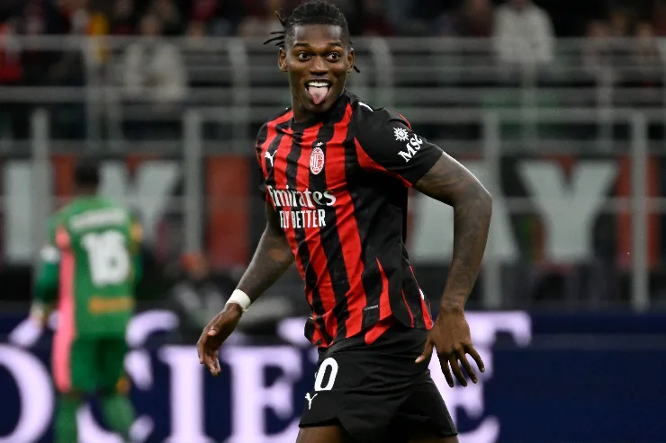 Leao esulta dopo un gol con la maglia del Milan