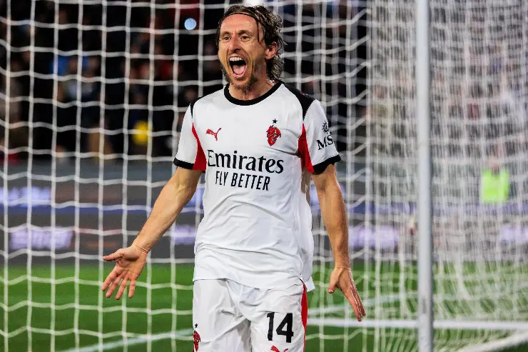 Luka Modric, centrocampista del Milan, esulta dopo la rete realizzata nel match contro il Pisa