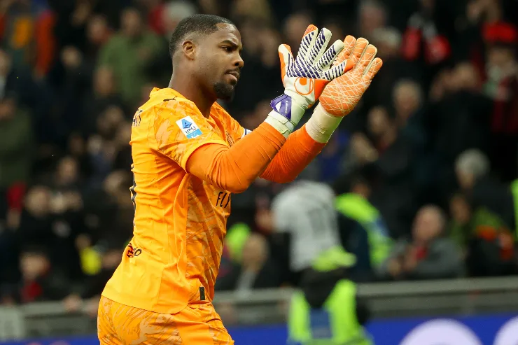 Mike Maignan, portiere del Milan, nel corso del match contro l'Inter