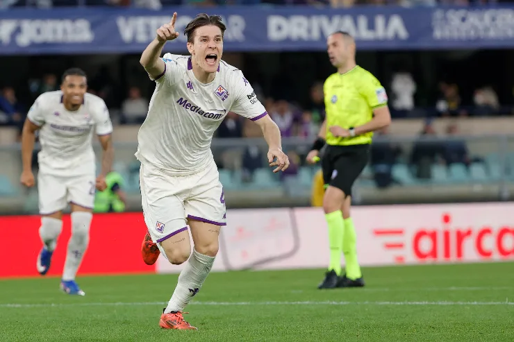 Nicolò Fagioli in campo con la Fiorentina