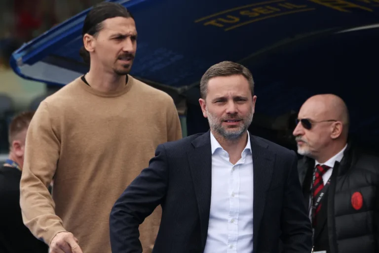 Giorgio Furlani e Zlatan Ibrahimovic insieme a San Siro, dirigenti del Milan in occasione di una partita