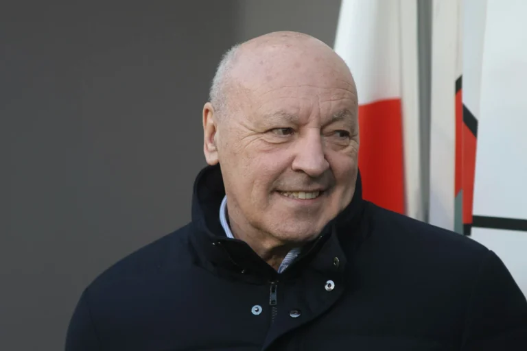 Beppe Marotta, presidente dell'Inter, in primo piano con sfondo dello stadio