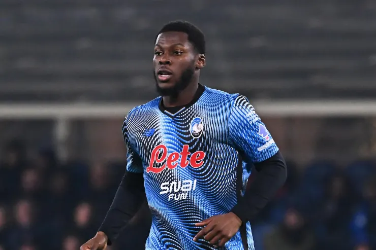 Yunus Musah in maglia azzurra Napoli durante una partita