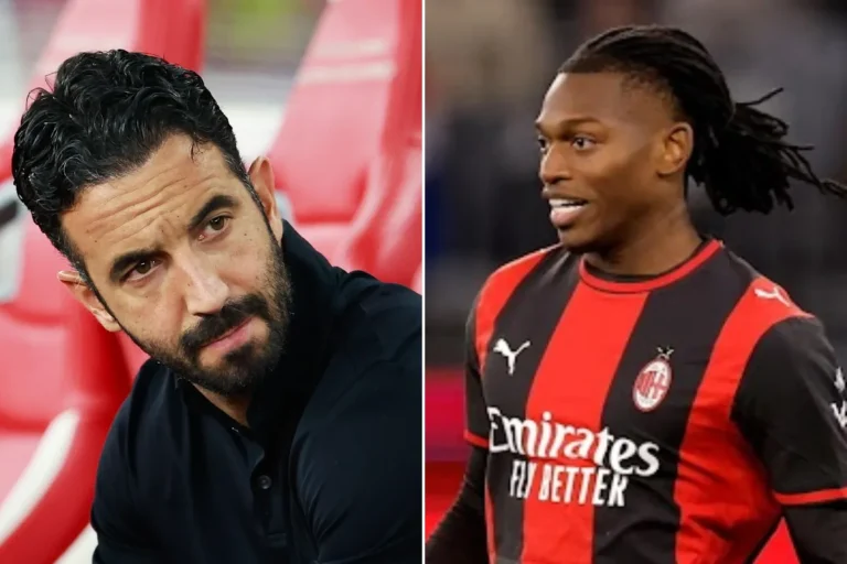 Amorim in panchina osserva concentrato; Leao in maglia Milan con Emirates in campo durante una partita