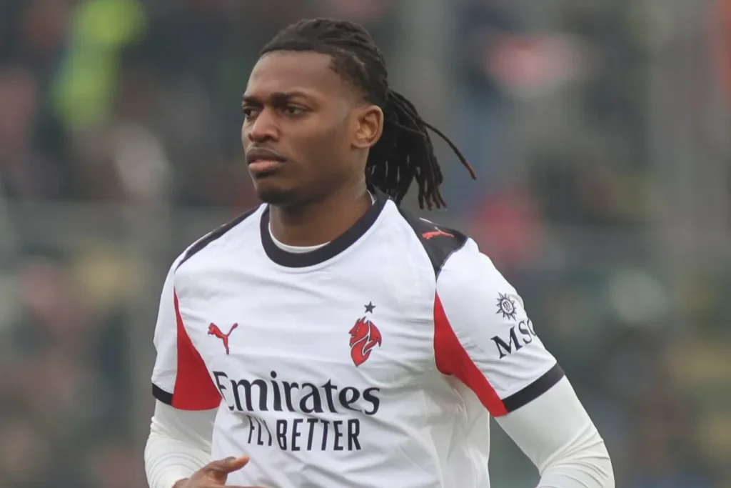 Rafael Leao in maglia Milan durante una partita