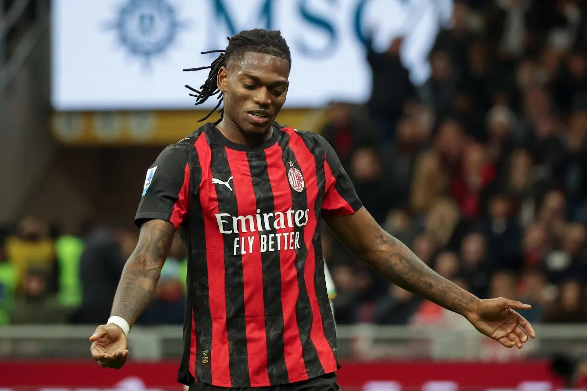 Futuro Leao, nuova svolta per il Milan: può succedere nelle prossime ore