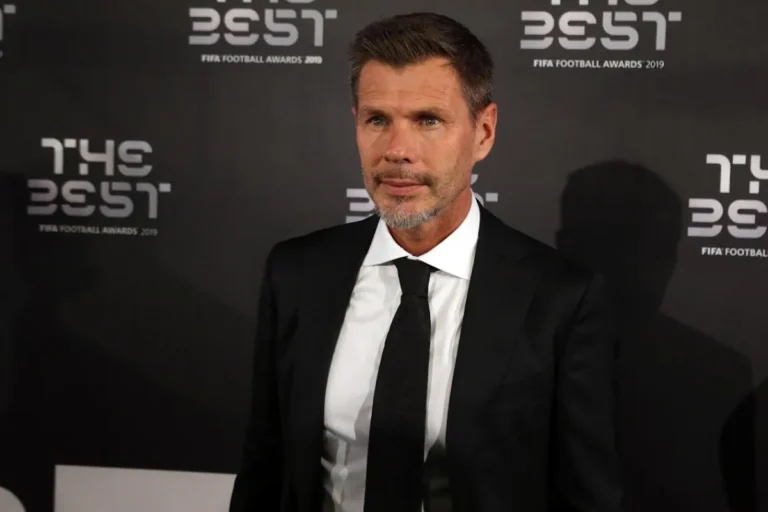 Zvonimir Boban in abito formale durante i FIFA Football Awards 2019