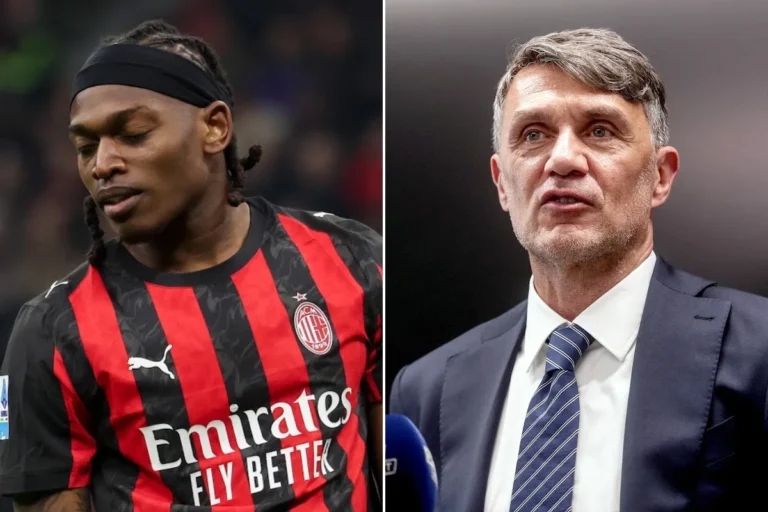 Rafael Leao in maglia Milan con Emirates Fly Better, a sinistra, e Paolo Maldini in abito blu con cravatta a destra