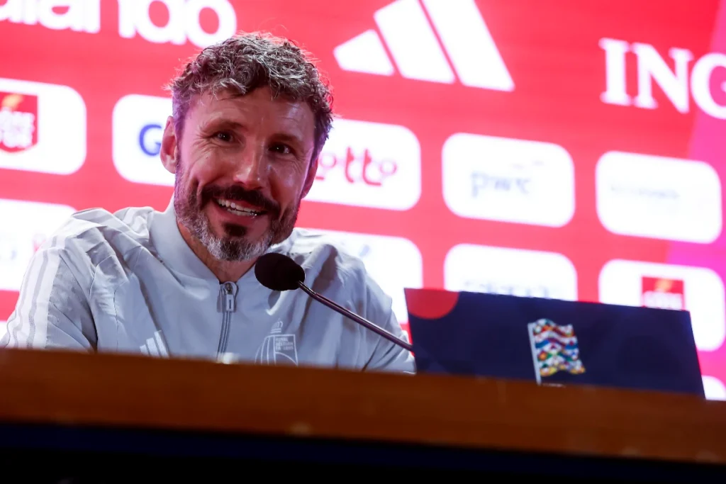 Milan, il sogno panchina di Van Bommel