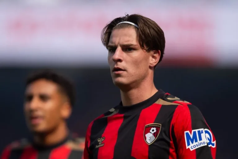 Alex Scott del Bournemouth